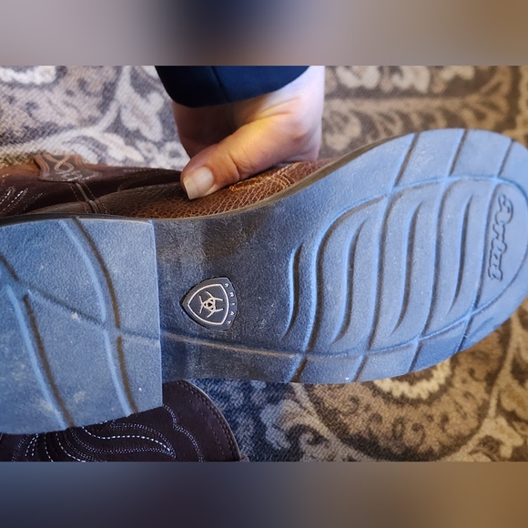 ARIAT boots - Picture 2 of 4